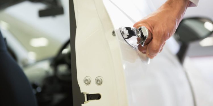 Auto Klub – Zaposlenici otkrili prevaru: Snalažljivi voditelj auto salona ukrao 1,6 milijuna eura