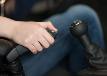 Auto Klub – Zimske muke vozača: Što učiniti kada vam se smrzne ručna kočnica?