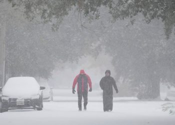 Ažuriranja uživo o zimskoj oluji: zračne luke u Houstonu zatvorene jer bi povijesne snježne padaline mogle doći do Floride, Louisiane i Texasa