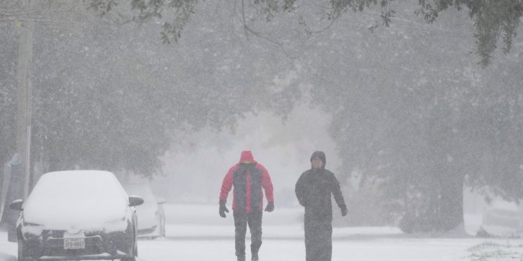 Ažuriranja uživo o zimskoj oluji: zračne luke u Houstonu zatvorene jer bi povijesne snježne padaline mogle doći do Floride, Louisiane i Texasa