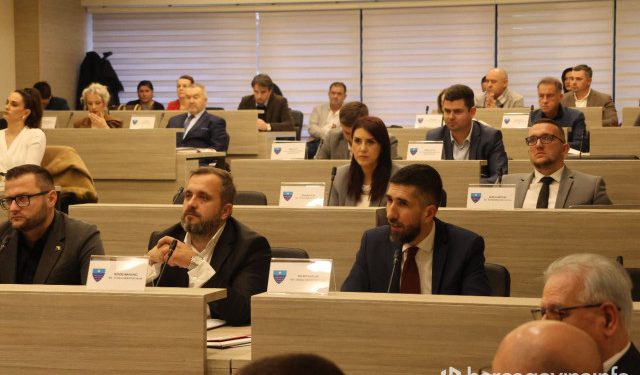 BRANIO VLADU Salmiru Kaplanu nije jasno zašto su prosvjetari na ulici, pa ih prozvao da su došli po ‘nečiju glavu’