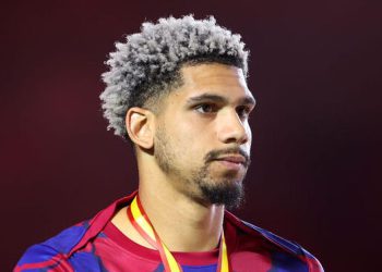 Barcelona, ​​​​Flick: “Želim Arauja u svom timu: znam da ima mnogo glasina…”