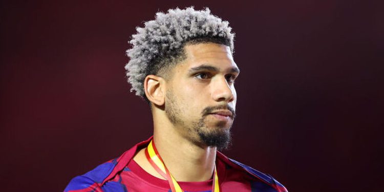 Barcelona, ​​​​Flick: “Želim Arauja u svom timu: znam da ima mnogo glasina…”