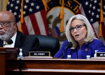 Biden dodjeljuje Liz Cheney, predsjednici odbora 6. siječnja, medalju: SAD su ‘bolje zbog njihove predanosti’