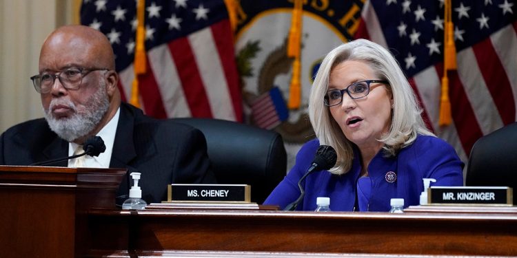 Biden dodjeljuje Liz Cheney, predsjednici odbora 6. siječnja, medalju: SAD su ‘bolje zbog njihove predanosti’