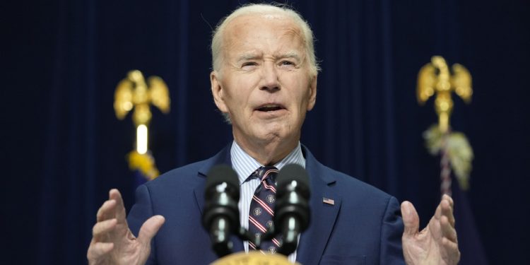 Biden potvrđuje istragu ‘moguće veze’ između napada u New Orleansu i eksplozije Cybertrucka — RT World News