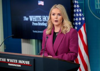 Bijela kuća brani Trumpovo financiranje zamrzavanja i otkriva Meksiko, Kanade tarife koje se očekuje da će doći ovaj tjedan: Ažuriranja uživo