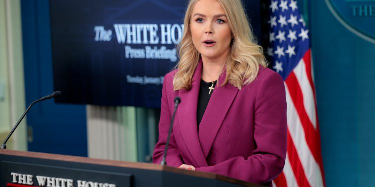 Bijela kuća brani Trumpovo financiranje zamrzavanja i otkriva Meksiko, Kanade tarife koje se očekuje da će doći ovaj tjedan: Ažuriranja uživo