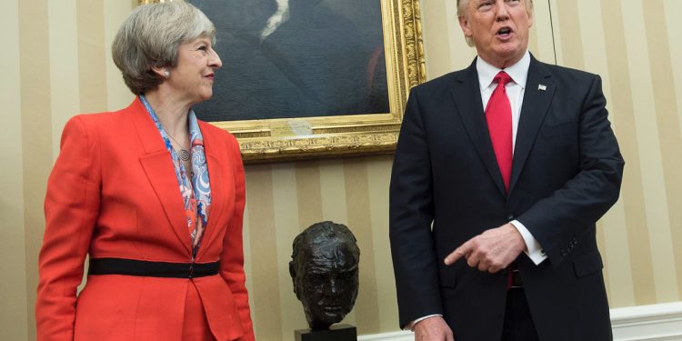 Bista sira Winstona Churchilla vraćena je u Ovalni ured prvog Trumpovog dana