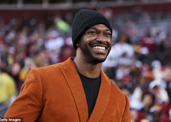 Bivša zvijezda NFL-a Robert Griffin III kritiziran je zbog ‘napaljivanja utrka’ zbog kontroverzne objave o Justinu Herbertu