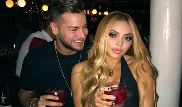 Bivši dečko zvijezde Otoka ljubavi Jesy Nelson slatko joj čestita dok otkriva da je trudna s blizancima – četiri godine nakon što je bivši par otkrio svoje snove o ‘tri ili četiri bebe’ zajedno prije razvoda