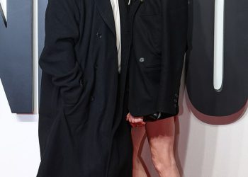 Bivši frontmen grupe Fun Lovin’ Criminals, Huey Morgan, VRLO se dopao dok ljubi suprugu Rebeccu na crvenom tepihu za londonsku premijeru filma A Complete Unknown