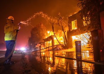 Broj poginulih u šumskim požarima u Los Angelesu mogao bi porasti – lokalni dužnosnici (VIDEOZAPISI) — RT World News