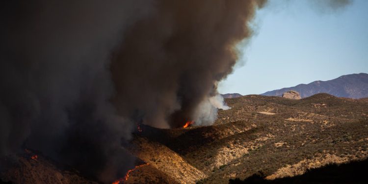Bujične poplave i nanosi smeća mogli bi pogoditi umorne stanovnike Kalifornije nakon tjedana razornih šumskih požara
