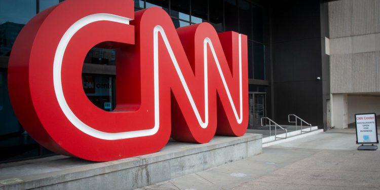 CNN otpušta stotine zaposlenika i mijenja Jima Acostu dok restrukturira mrežu usred pada gledanosti