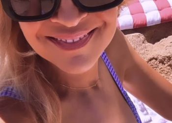 Carrie Bickmore se pokazala vrlo drskom tijekom obiteljskog izlaska na plažu