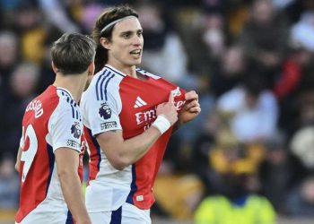 Ciljevi i istaknuti. Calafiori to odlučuje s nesrećom u letu