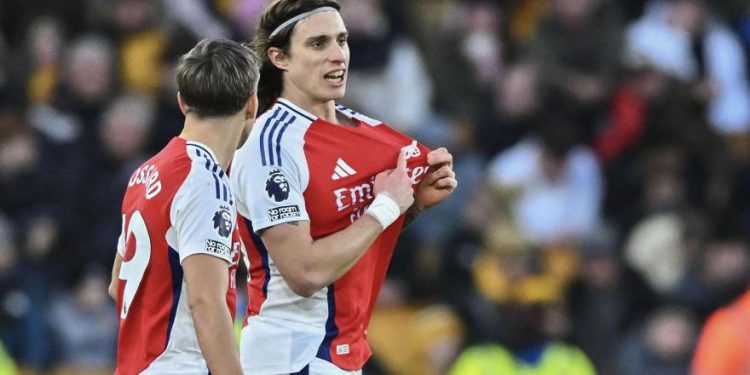 Ciljevi i istaknuti. Calafiori to odlučuje s nesrećom u letu