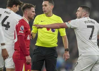 Coote, sudac je pucao zbog uvreda na Klopp: “I gay i ex -drug”