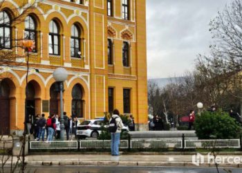DOJAVA BOMBE U GIMNAZIJI MOSTAR Policija na terenu, učenici evakuirani