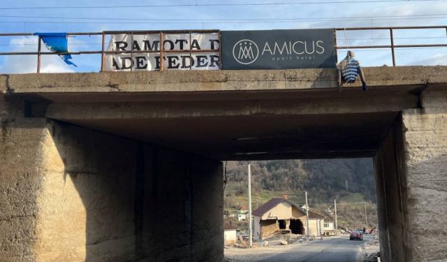 DONJA JABLANICA Na nadvožnjak postavljena lutka u zatvorskom odjelu