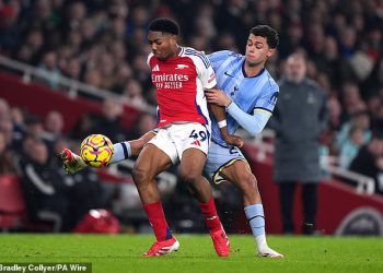 Declan Rice uspoređuje Arsenalovo čudesno dijete Mylesa Lewisa-Skellyja s otmjenim bivšim veznim igračem Premier lige dok Mikel Arteta pozdravlja ‘fenomenalnu’ igru