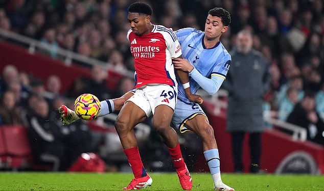 Declan Rice uspoređuje Arsenalovo čudesno dijete Mylesa Lewisa-Skellyja s otmjenim bivšim veznim igračem Premier lige dok Mikel Arteta pozdravlja ‘fenomenalnu’ igru