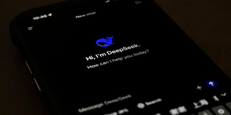 DeepSeek kaže da je svoj chatbot jeftin izgradio. Što to znači za AI -ove energetske potrebe i klimu?