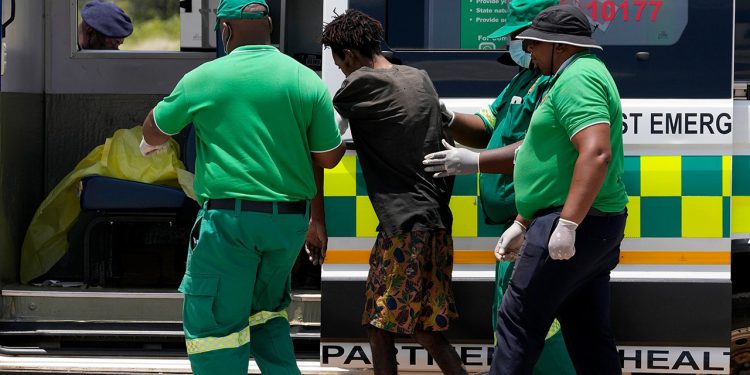 Deseci preživjelih i mrtvih izvučeni iz napuštenog južnoafričkog rudnika dok stotine ostaju pod zemljom