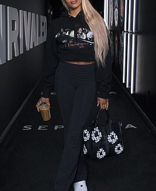 Dijonai Carrington zahtijeva WNBA ‘poduzeti akciju’ protiv politike Donalda Trumpa nakon što je nosila opscenu kapuljaču