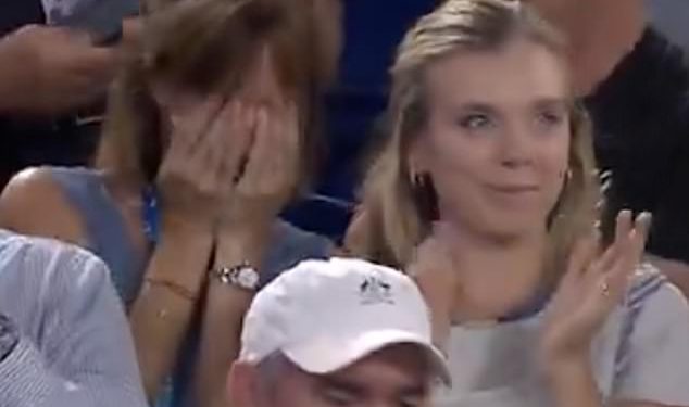 Dirljiv trenutak. Majka Alexa de Minaura brizne u plač i grli Katie Boulter – dok australska zvijezda postiže veliku prekretnicu u karijeri