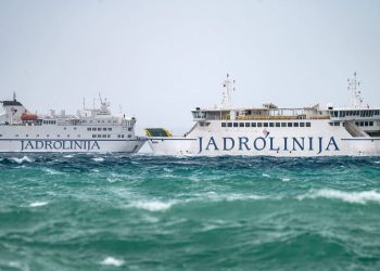 Djeca zapela na trajektu u Supetru: “Dobili su deke, tamo su proveli noć”