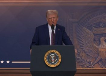 Donald Trump tvrdi da ništa ne može uništiti ugljen, čak ni bombe | Vijesti