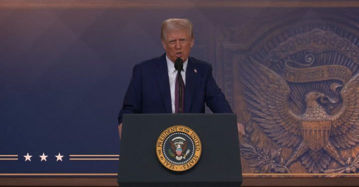 Donald Trump tvrdi da ništa ne može uništiti ugljen, čak ni bombe | Vijesti