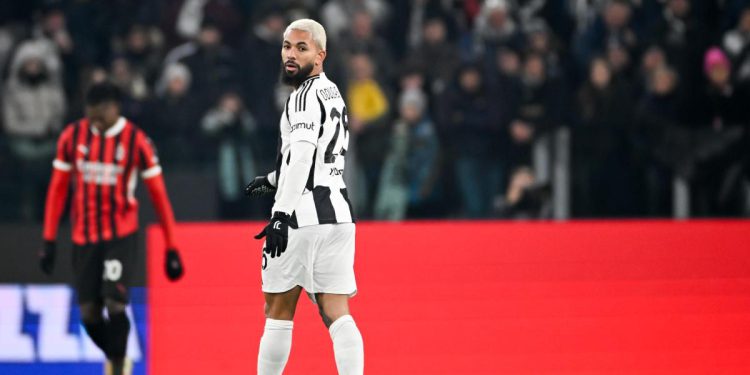 Douglas Luiz: Manchester City ga traži na posudbu iz Juventusa
