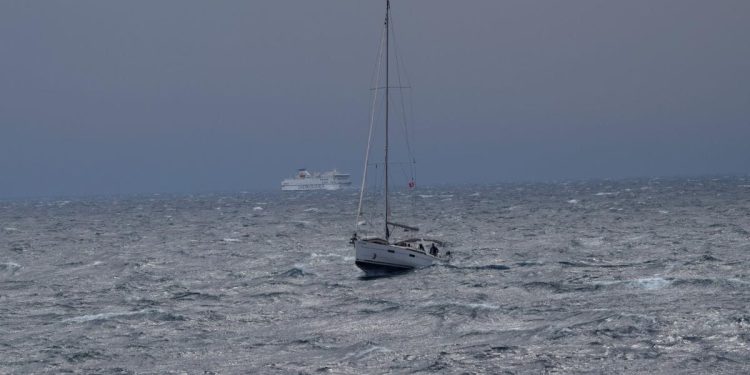 Duž Jadrana umjereno do jako jugo