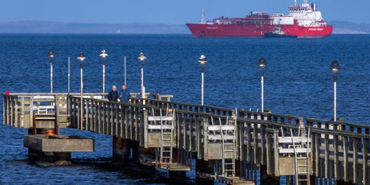 EU rekordno brzo troši ruski LNG – Politico – RT World News