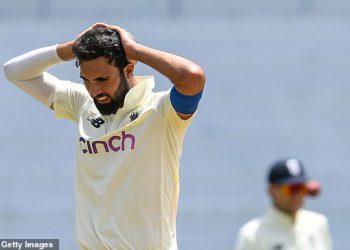 Engleska je pogođena dodatnim problemima s vizom jer Saqibu Mahmoodu još nije odobren ulazak u Indiju na turneju s bijelom loptom… budući da je ECB prisiljen otkazati njegov let samo nekoliko dana prije prve utakmice