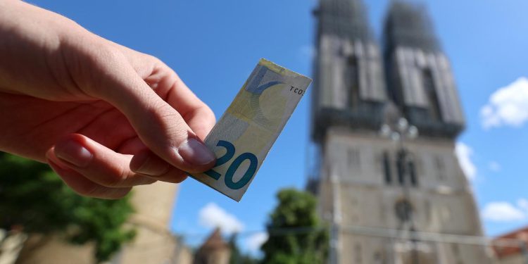 Euro zabilježio najveći tjedni skok od polovice 2023. godine