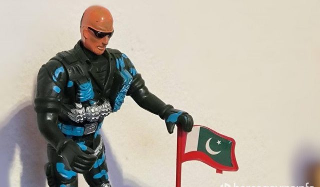 FOTO Tko je mališanima u ime Grada Mostara za Božić poklonio igračke pakistanskog vojnika opasanog bombama