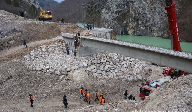 FOTO/VIDEO Obnova željezničke pruge u Jablanici pri kraju, uspostavljanje prometa početkom veljače
