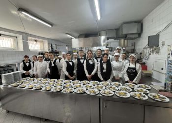 Festa od vina: Uživalo se u šporkim makarulima, kamenicama i dobroj kapljici (FOTO)