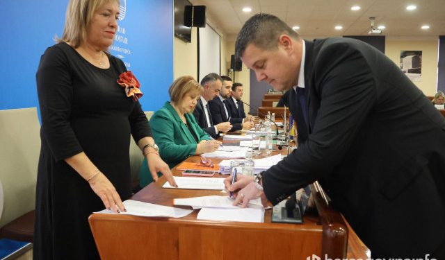 GRADSKO VIJEĆE MOSTARA Marko Novak preuzeo mandat, zamjena za Ines Sulić još nije potvrđena