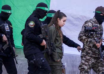 Gaza prekid vatre: Prvi od tri Izraelaca koji će ih osloboditi Hamas koji je Crveni križ primio kako počinju izdanja talaca