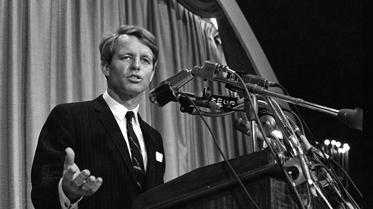 Robert F. Kennedy na konferenciji za novinare