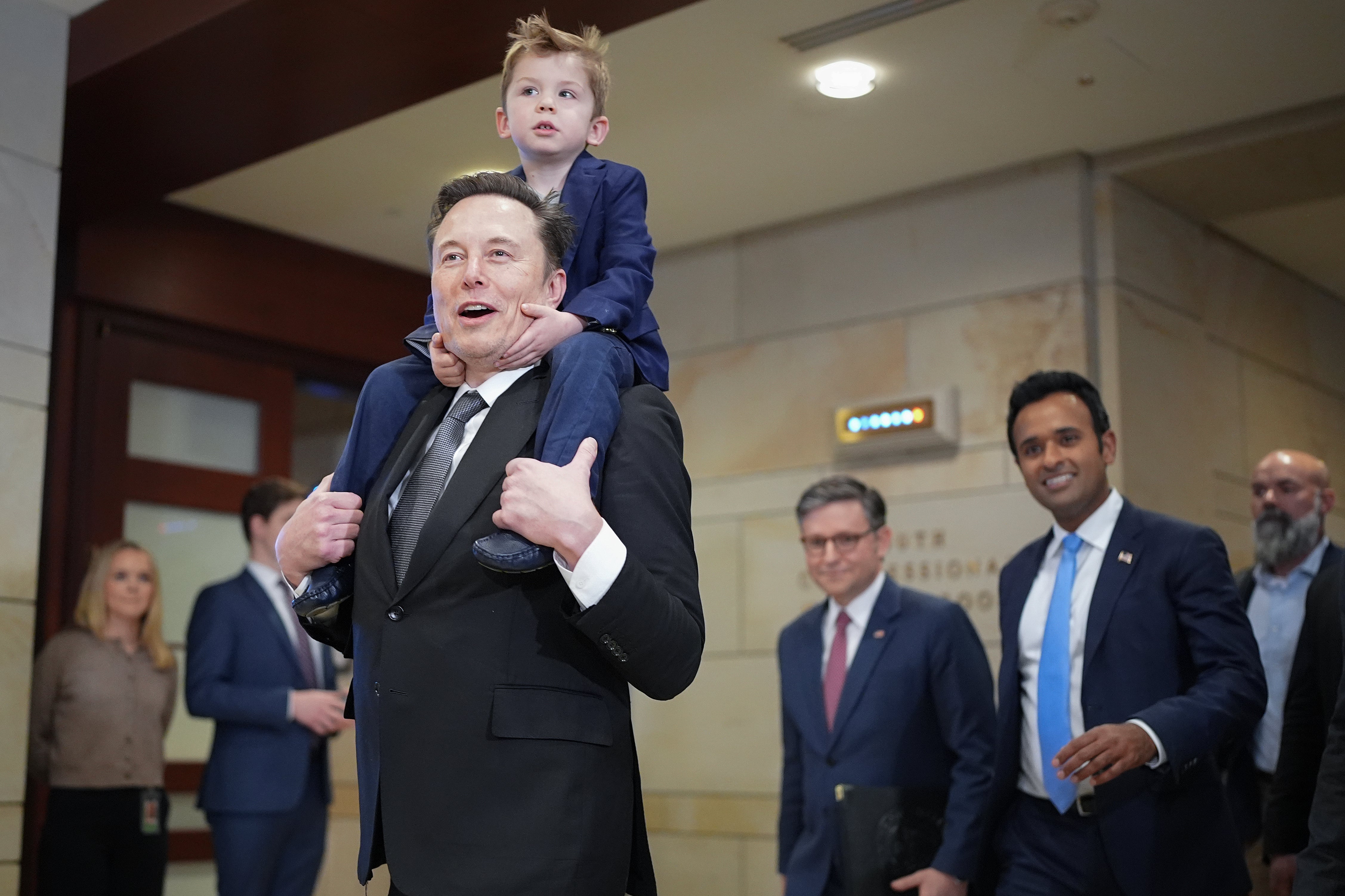 Vrhunski odvjetnik napustio je Odjel za učinkovitost vlade, slijedeći korake Viveka Ramaswamyja (desno) zbog napetosti zbog sukoba sa supredsjedateljem njegovog odjela Elonom Muskom (lijevo)