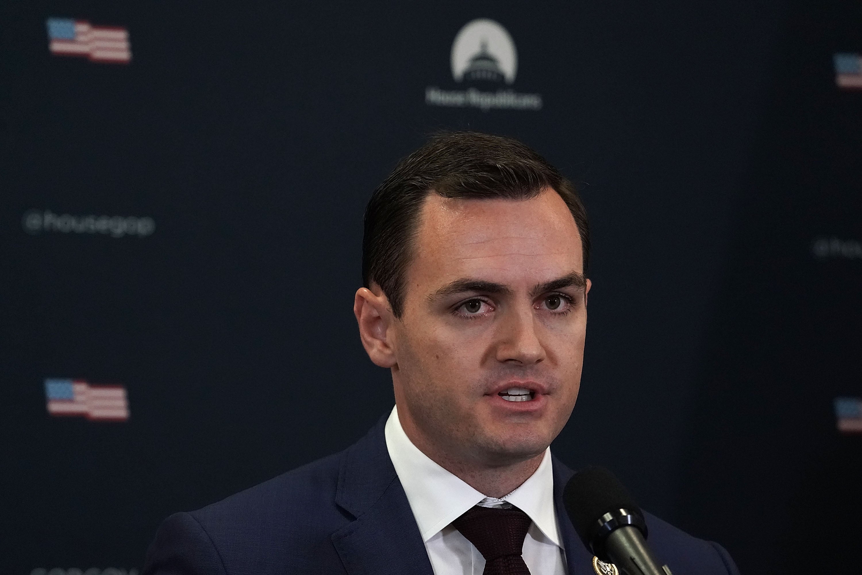 Republikanski zastupnik iz Wisconsina Mike Gallagher govori tijekom brifinga za novinare u svibnju 2018. u Washingtonu, DC Gallagher kaže da ako se TikTok 