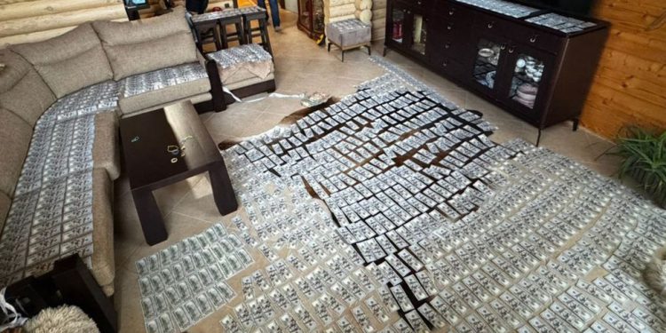 Glavni ukrajinski vojni psiholog optužen za uzimanje milijun dolara mita — RT Rusija i bivši Sovjetski Savez