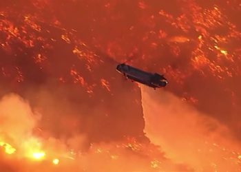 Gledajte: Helikopteri se bore s požarima na planinama Santa Monice | Vijesti