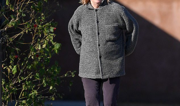 Glumica nominirana za Oscara, 77, koja je radila s Davidom Bowiejem, prikazana je u vrlo rijetkom viđenju … Možete li pogoditi koga?